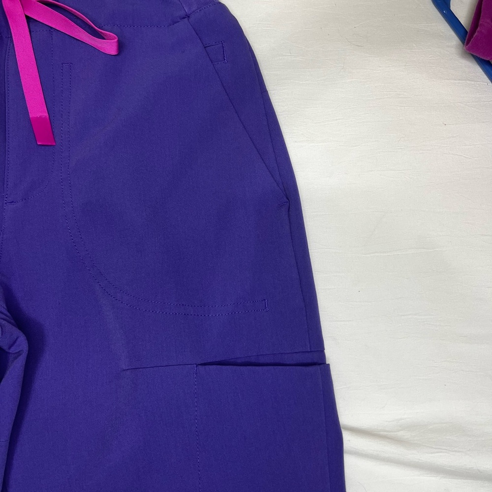 FIGS | XXS Tall High Waisted Sumaiya Skinny Scrub Pants - Picture 5 of 9
